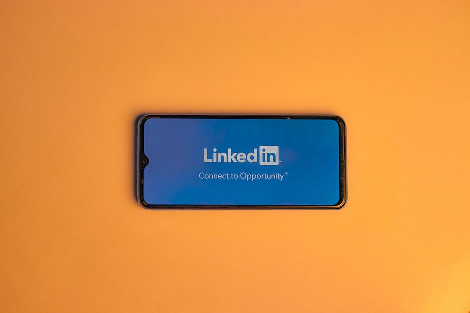 LinkedIn Articles vs. LinkedIn Posts: Which Is Better for Your Strategy?